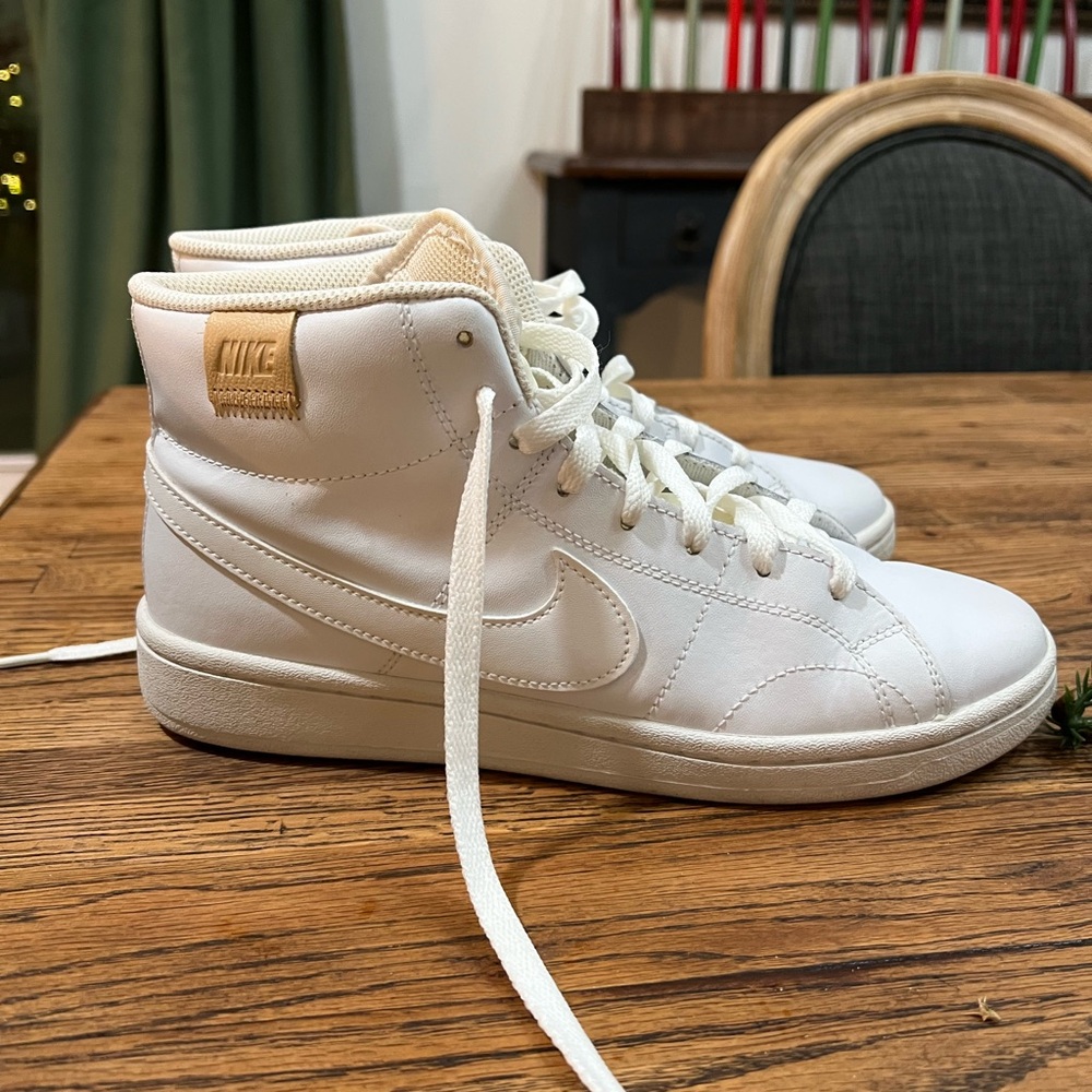 WOMEN'S NIKE COURT ROYALE 2 MID SNEAKERS 8.5